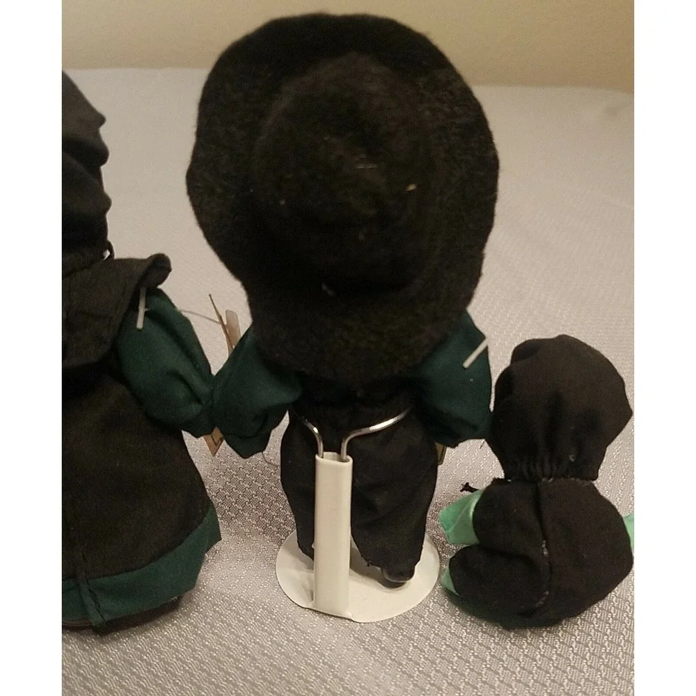 AMISH FAMILY SET‎ OF 4 porcelain Ornament Dolls